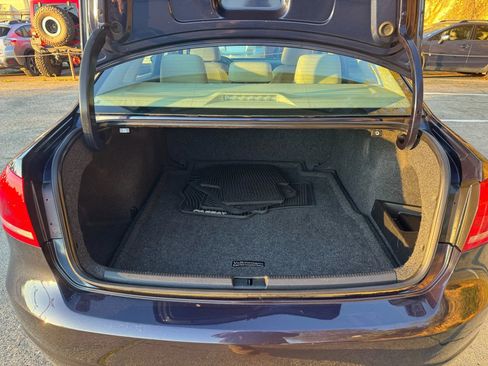 Used 2012 Volkswagen Passat TDI SE image 19