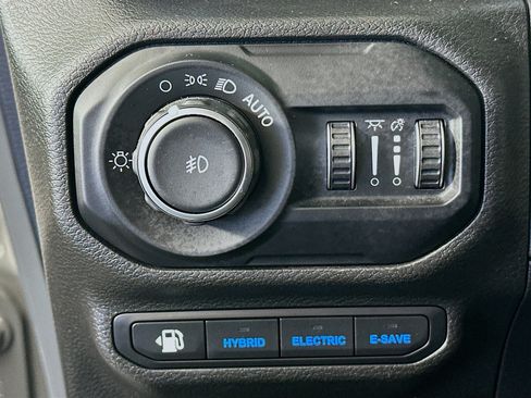 Used 2022 Jeep Wrangler Unlimited Sahara w/ Cold Weather Group AWD/4WD image 17