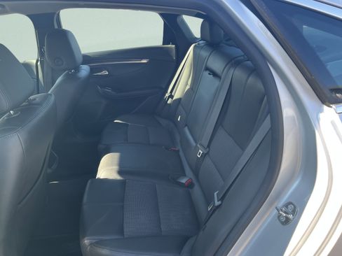 Used 2019 Chevrolet Impala LT FWD image 12