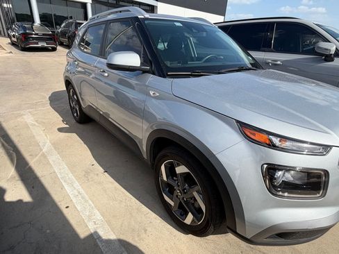 Used 2022 Hyundai Venue SEL w/ Cargo Package FWD image 3