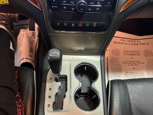 Used 2013 Jeep Grand Cherokee Overland AWD/4WD image 37