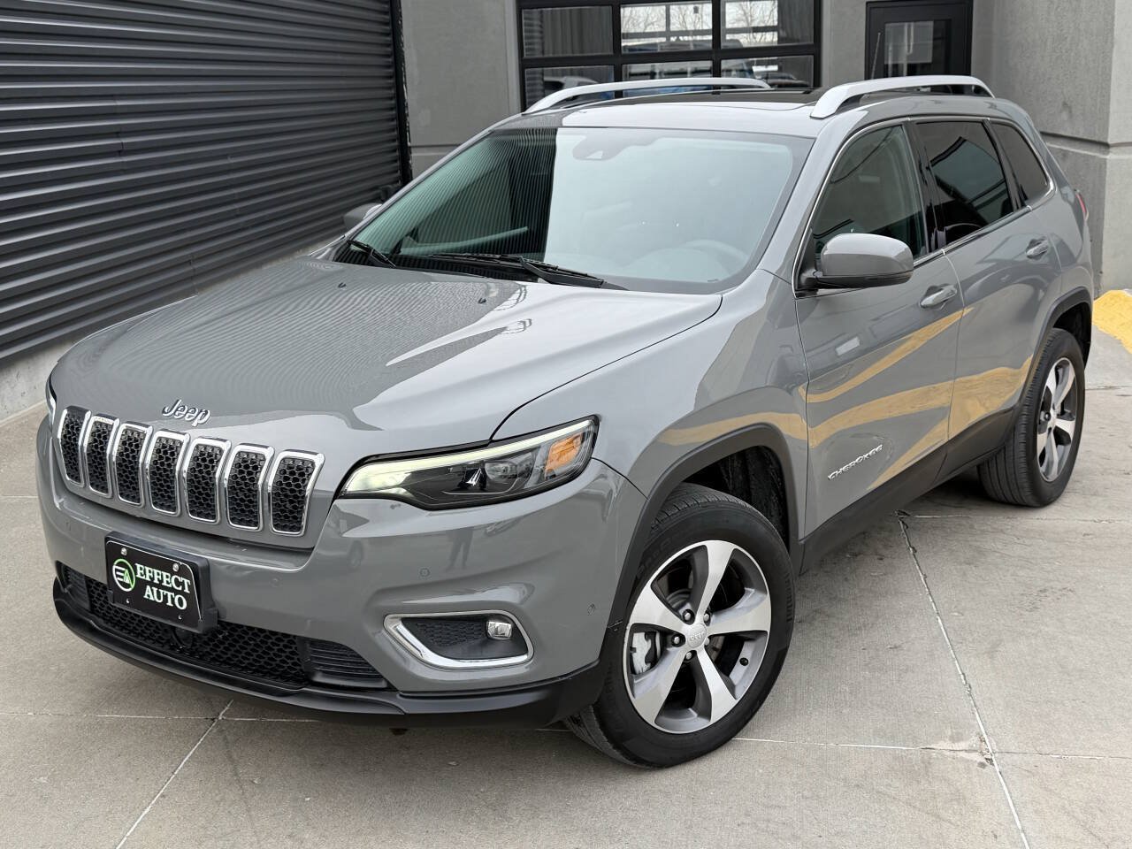 Used 2021 Jeep Cherokee Limited AWD/4WD image 2