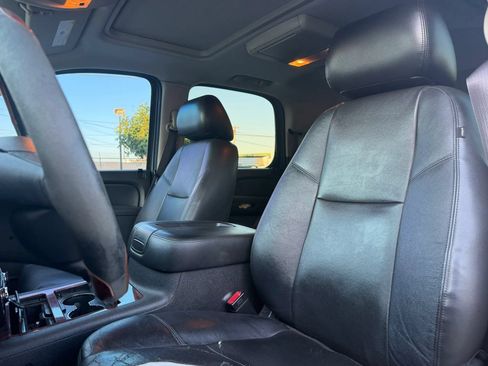 Used 2012 Chevrolet Tahoe LTZ AWD/4WD image 9