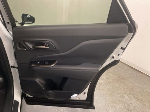 Used 2025 Toyota Crown Signia Limited w/ Advanced Technology Package image 29