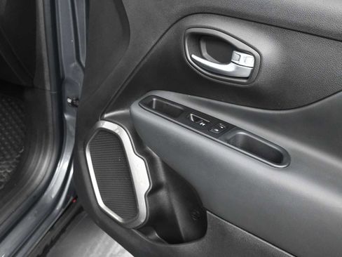 Used 2022 Jeep Renegade Latitude image 12