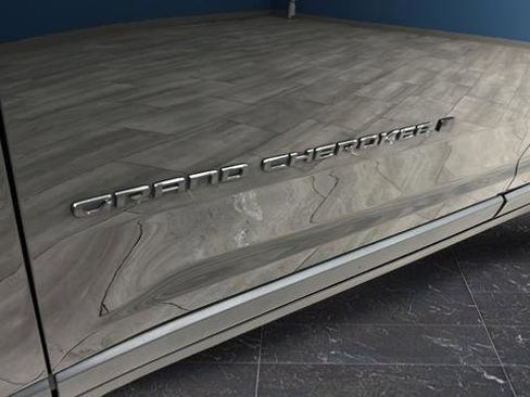 Used 2024 Jeep Grand Cherokee Limited w/ Black Appearance Package image 35