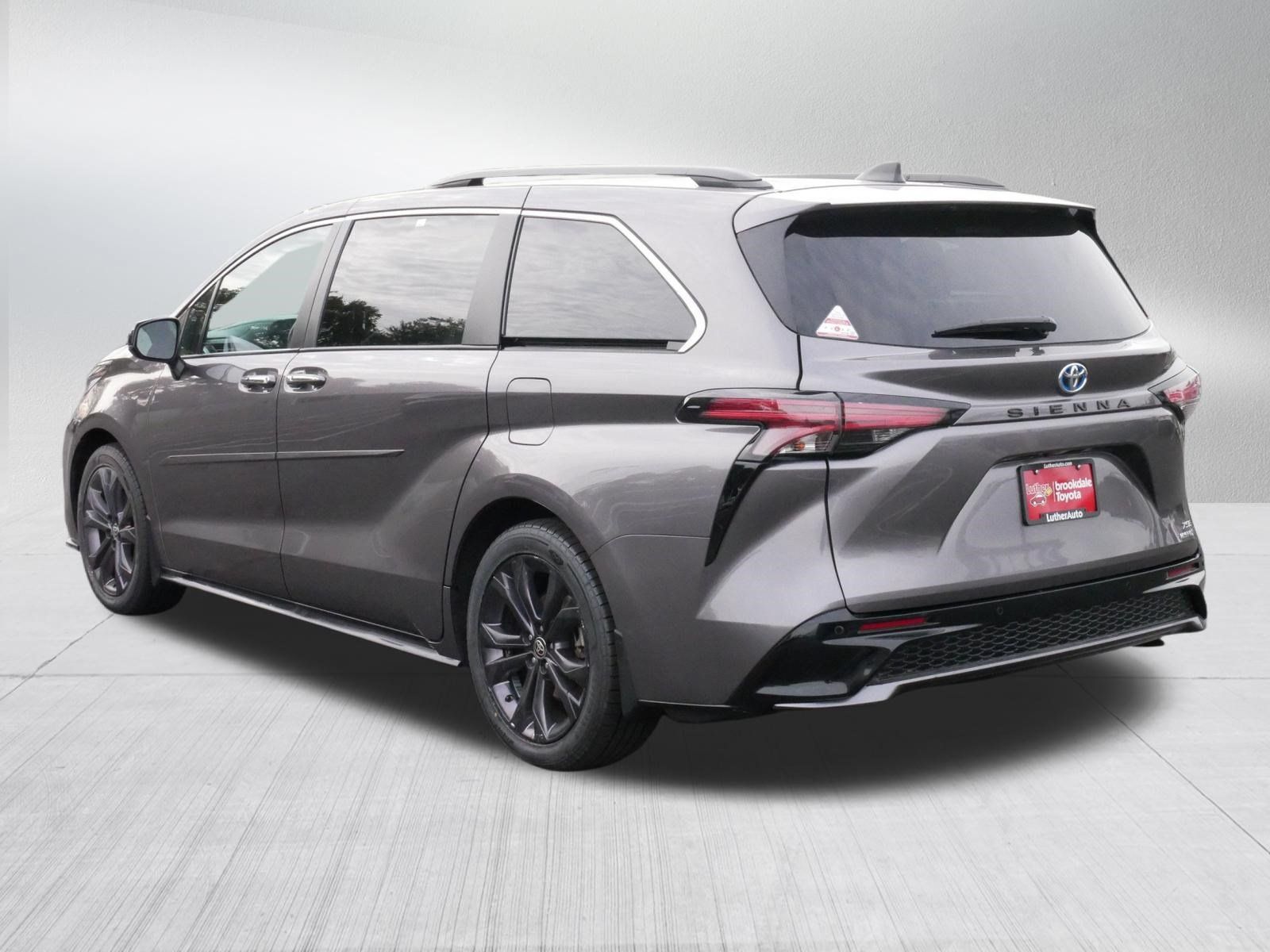 Certified 2022 Toyota Sienna XSE FWD image 5