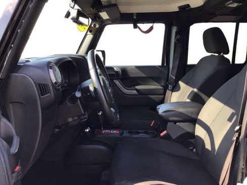 Used 2018 Jeep Wrangler Unlimited Sport S AWD/4WD image 9