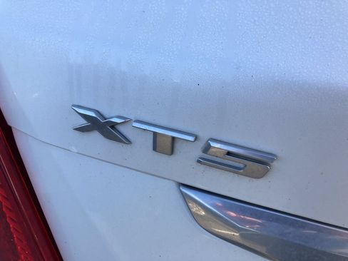 Used 2017 Cadillac XT5 Luxury w/ Driver Awareness Package FWD image 11