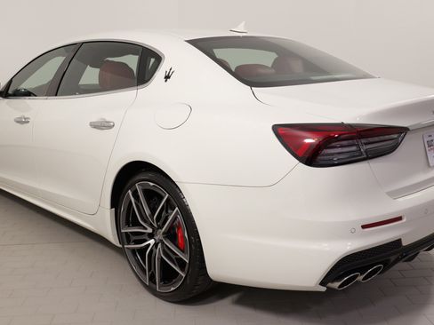Used 2023 Maserati Quattroporte Modena image 16