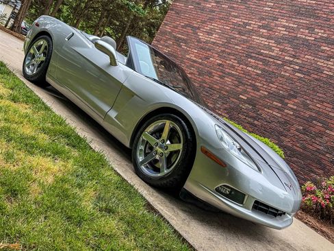Used 2006 Chevrolet Corvette Convertible w/ Preferred Equipment Group RWD image 32