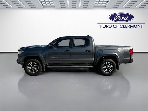 Used 2017 Toyota Tacoma TRD Sport image 4