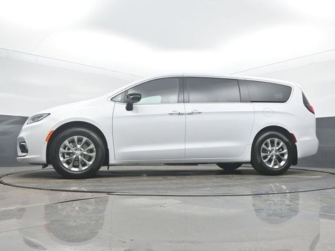 New 2026 Chrysler Pacifica Limited image 47