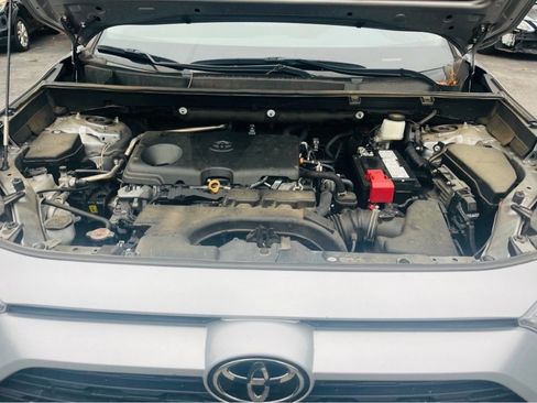 Used 2021 Toyota RAV4 LE image 28