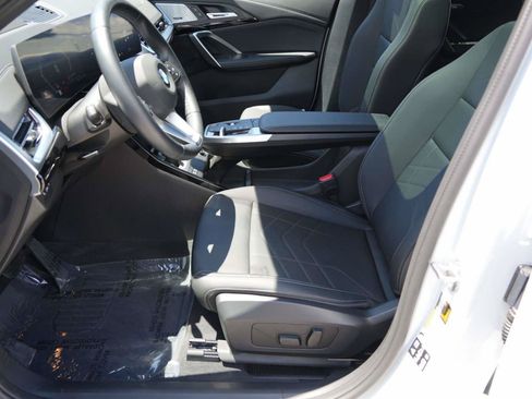 Used 2025 BMW X2 xDrive28i AWD/4WD image 15