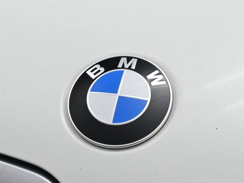 Used 2023 BMW X7 xDrive40i w/ Executive Package image 19