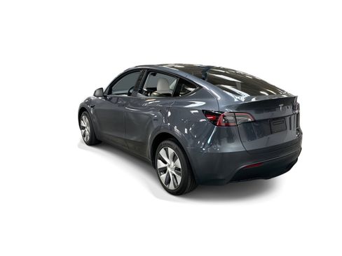 Certified 2023 Tesla Model Y Long Range AWD/4WD image 4