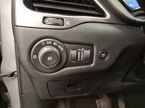 Used 2019 Jeep Cherokee Limited w/ Trailer Tow Group AWD/4WD image 19