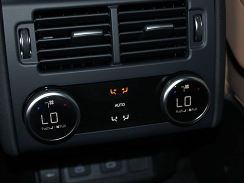 New 2026 Land Rover Discovery Limited Edition AWD/4WD image 9