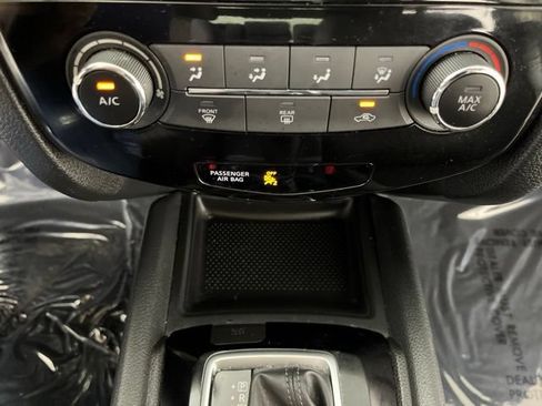 Used 2020 Nissan Rogue S w/ Special Edition Package FWD image 27