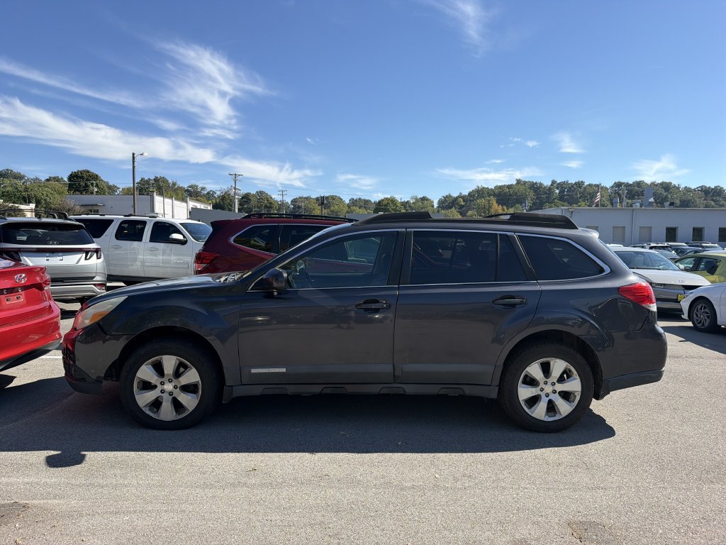Used 2010 Subaru Outback 2.5i Limited w/ Popular Equipment Group 2C AWD/4WD image 9