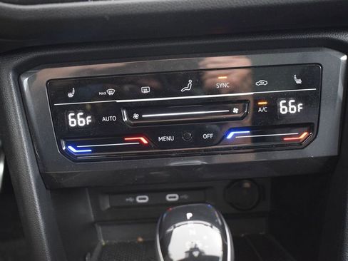 Certified 2022 Volkswagen Tiguan SE R-Line image 34