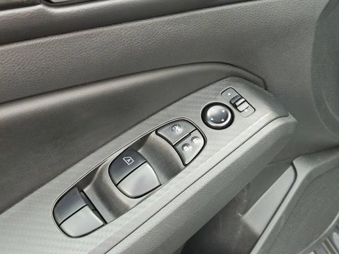 Used 2024 Nissan Altima 2.5 SV FWD image 11