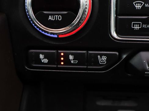 Used 2021 GMC Yukon XL SLT w/ SLT Premium Package image 41