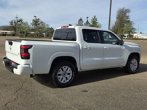Used 2023 Nissan Frontier SV image 4