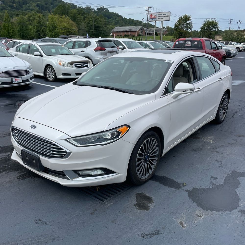 Used 2017 Ford Fusion SE w/ Fusion SE Technology Package FWD image 2