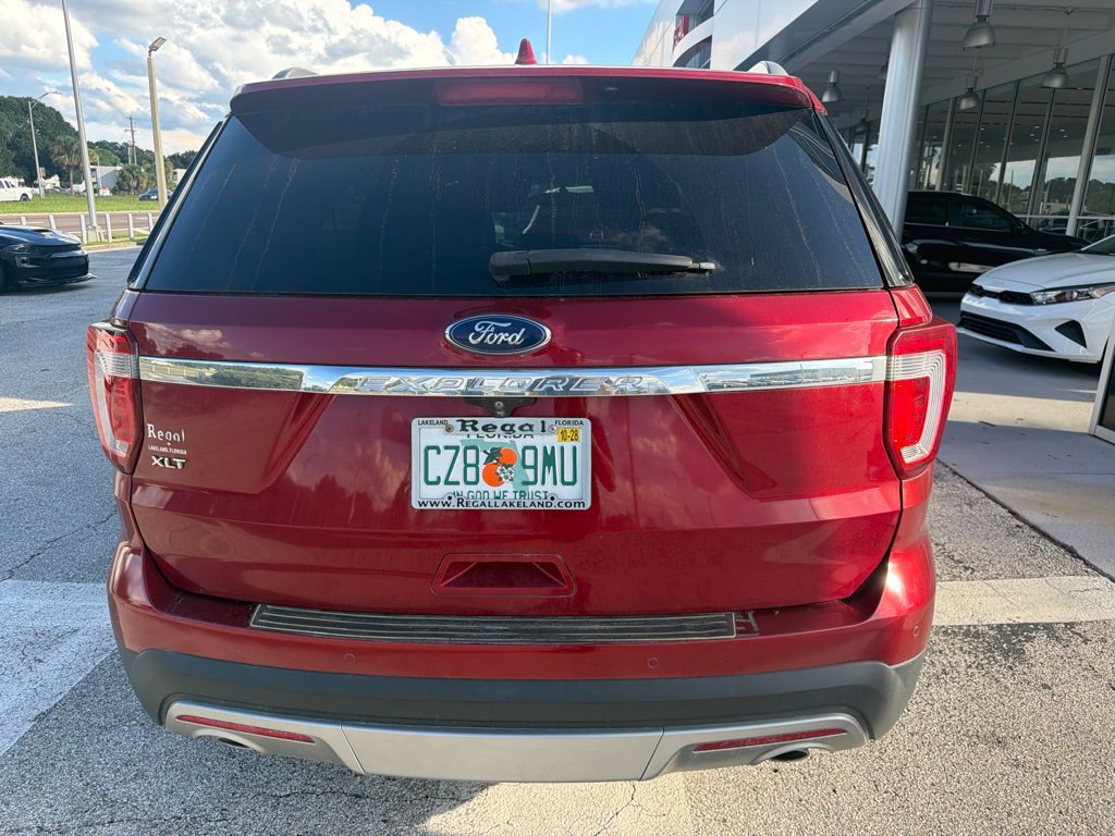 Used 2017 Ford Explorer XLT w/ Equipment Group 201A FWD image 10