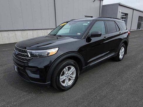 Used 2023 Ford Explorer XLT image 4