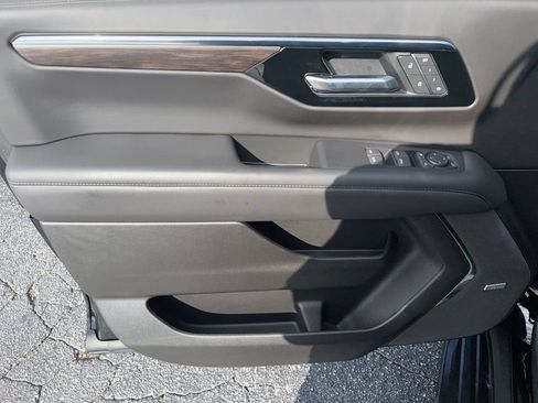 Used 2025 Chevrolet Suburban LT w/ Comfort Package RWD image 15