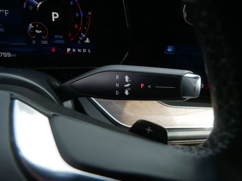 Used 2025 Chevrolet Suburban High Country image 24