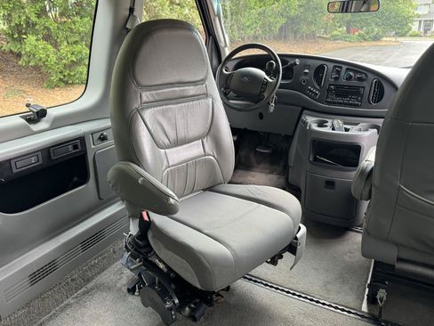 Used 2003 Ford E-350 and Econoline 350 XLT RWD image 19