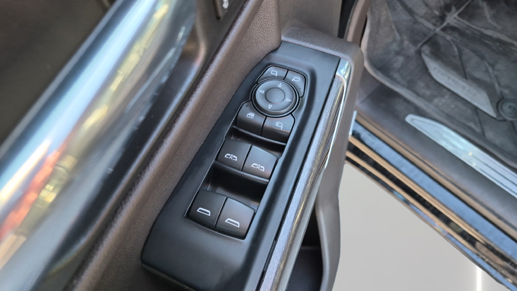 Used 2020 Chevrolet Silverado 1500 LTZ w/ LTZ Texas Edition RWD image 10