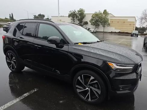 Used 2019 Volvo XC40 T5 R-Design image 5