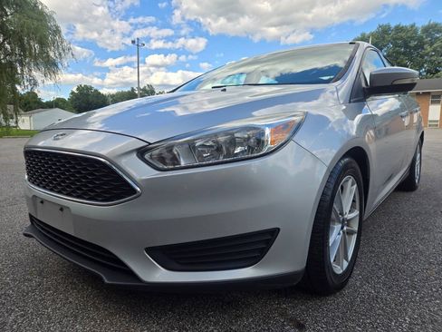 Used 2017 Ford Focus SE FWD image 1