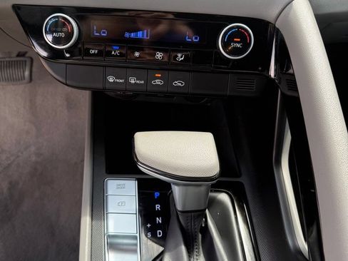 Certified 2024 Hyundai Elantra SE FWD image 17