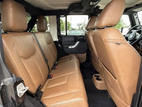 Used 2013 Jeep Wrangler Unlimited Sahara w/ Connectivity Group AWD/4WD image 38