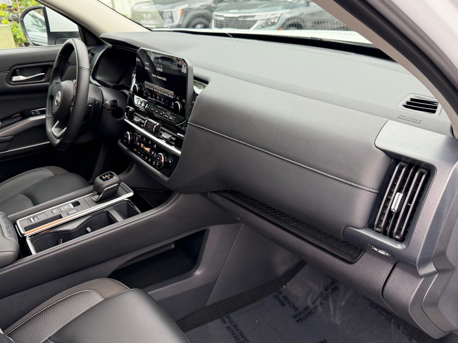 Used 2025 Nissan Pathfinder SL FWD image 17