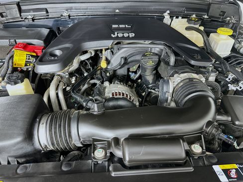 Used 2021 Jeep Gladiator Overland w/ Popular Equipment Package AWD/4WD image 33