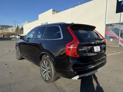 Used 2021 Volvo XC90 T6 Momentum image 5