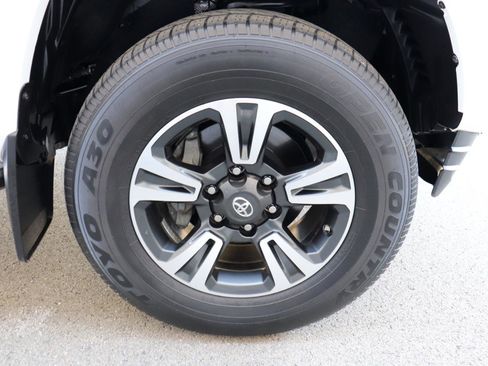 Used 2018 Toyota Tacoma TRD Sport image 75