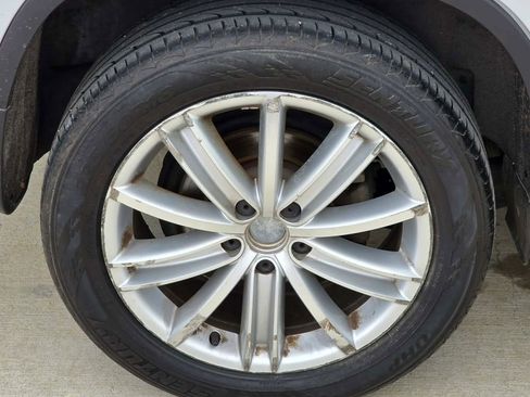 Used 2016 Volkswagen Tiguan SE image 30