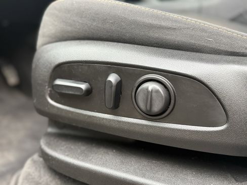 Used 2019 Chevrolet Traverse LT image 28