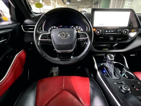 Used 2023 Toyota Highlander XSE image 7