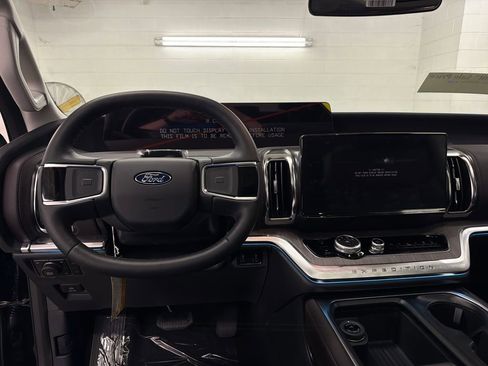 New 2026 Ford Expedition Platinum image 8
