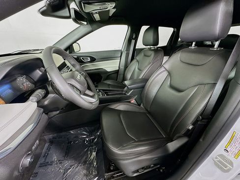 Certified 2024 Jeep Compass Limited image 31