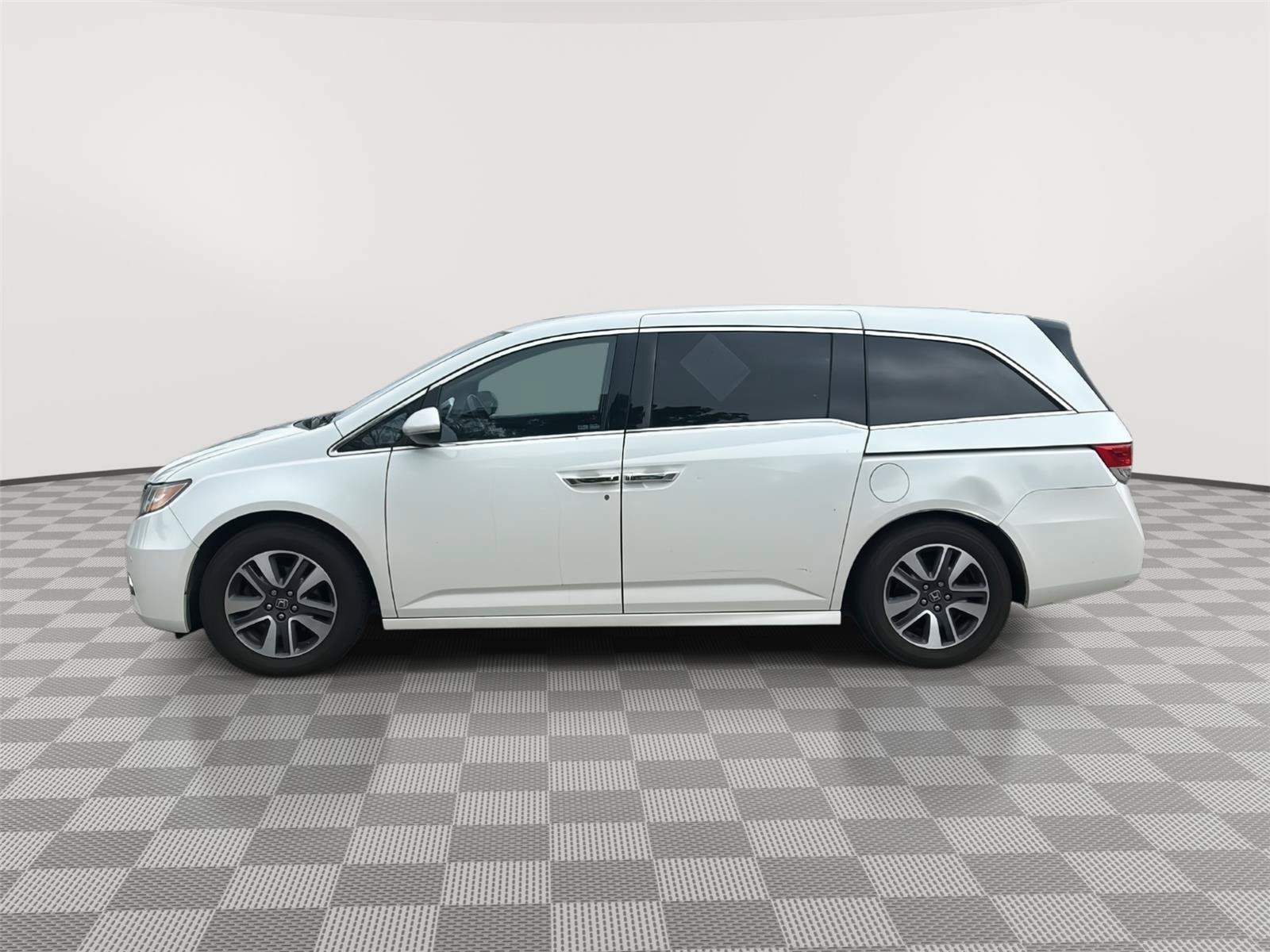 Used 2016 Honda Odyssey Touring Elite image 29